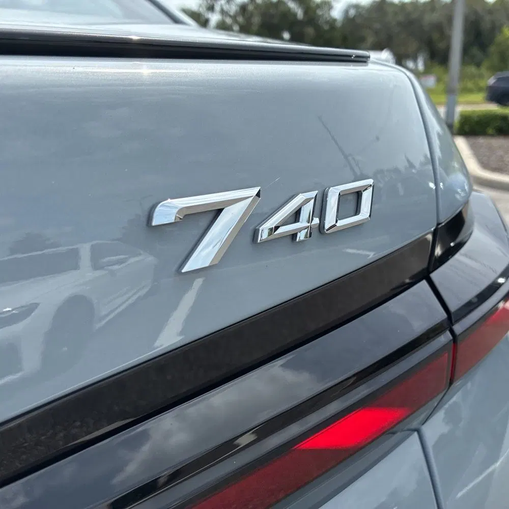 2023 BMW 7-Series 740i
