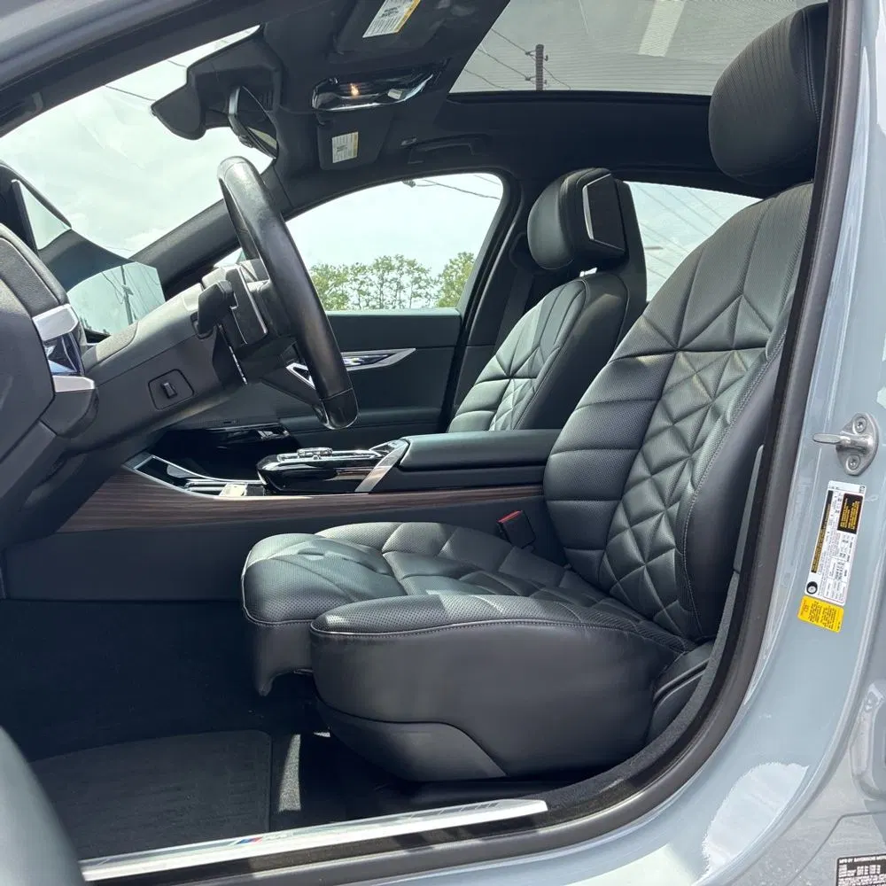 2023 BMW 7-Series 740i