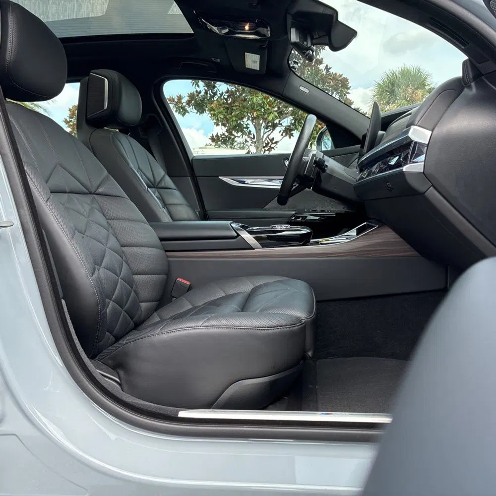 2023 BMW 7-Series 740i