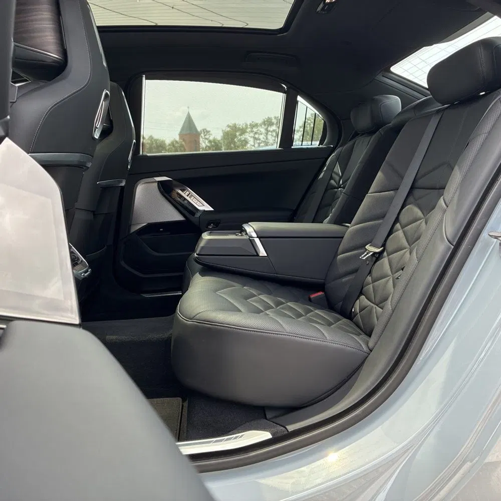 2023 BMW 7-Series 740i