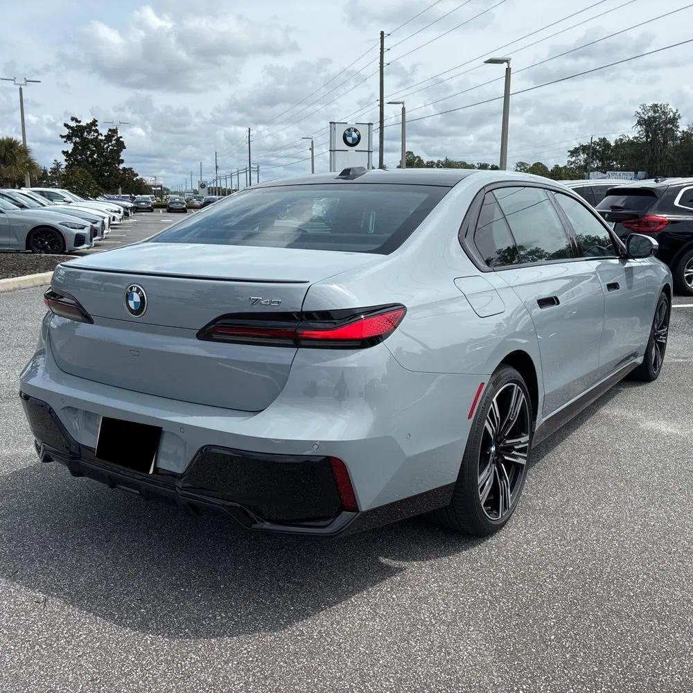2023 BMW 7-Series 740i