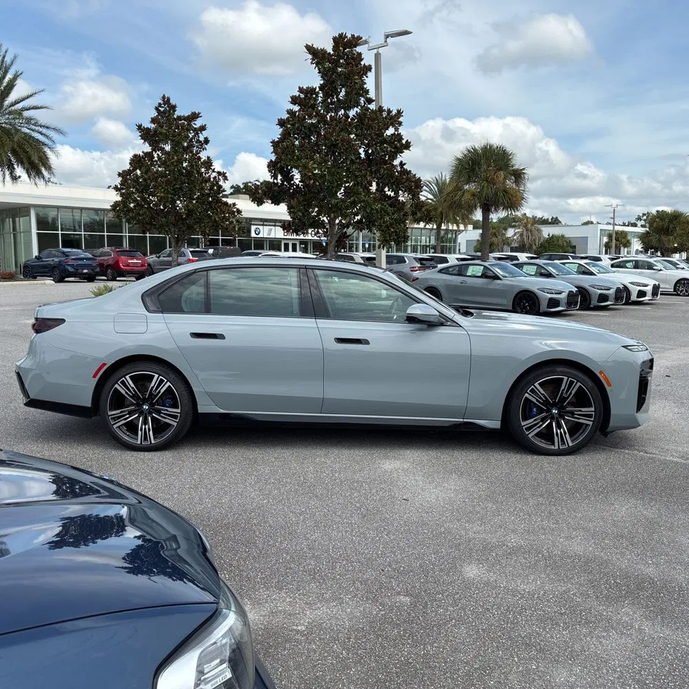 2023 BMW 7-Series 740i