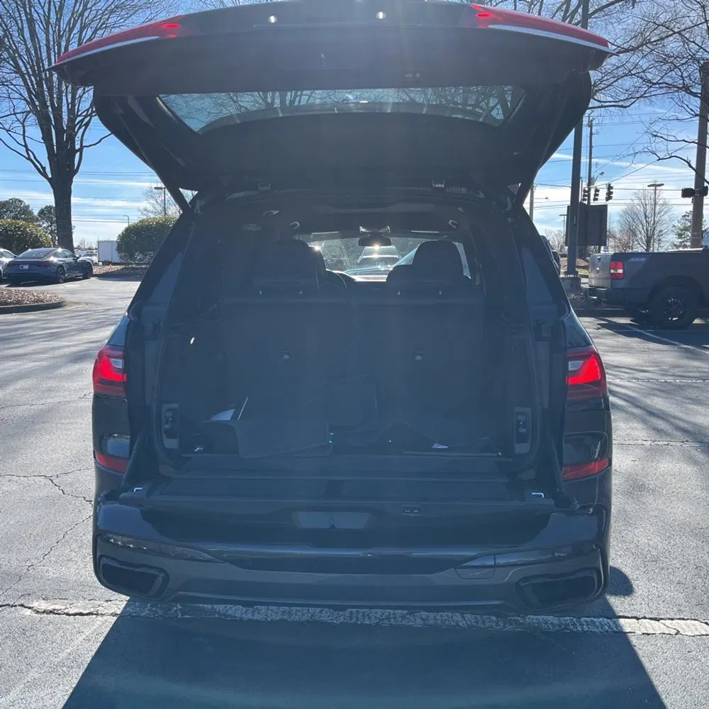 2022 BMW X7 M50i