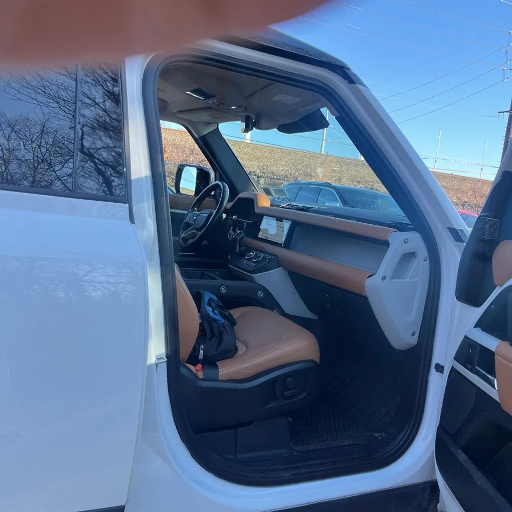 2023 Land Rover Defender 110 SE