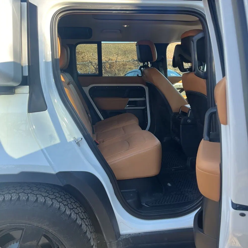 2023 Land Rover Defender 110 SE