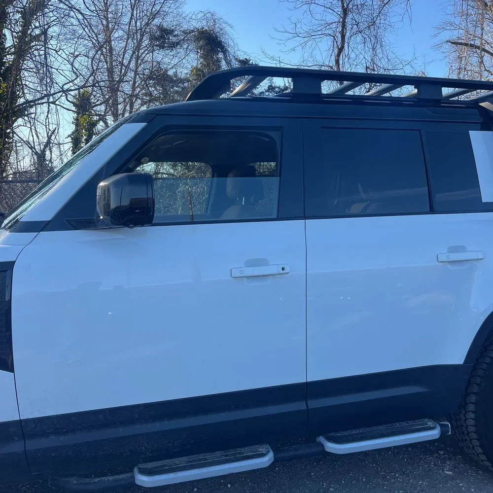 2023 Land Rover Defender 110 SE