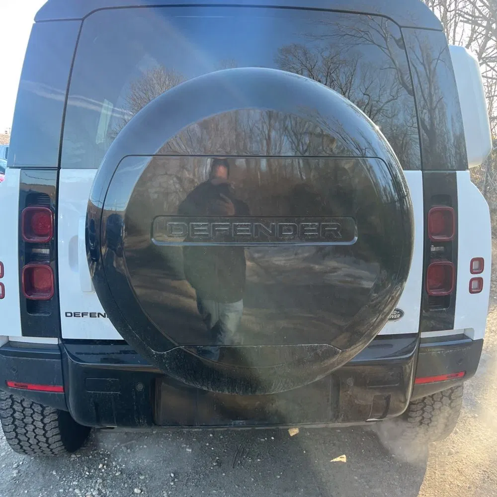 2023 Land Rover Defender 110 SE