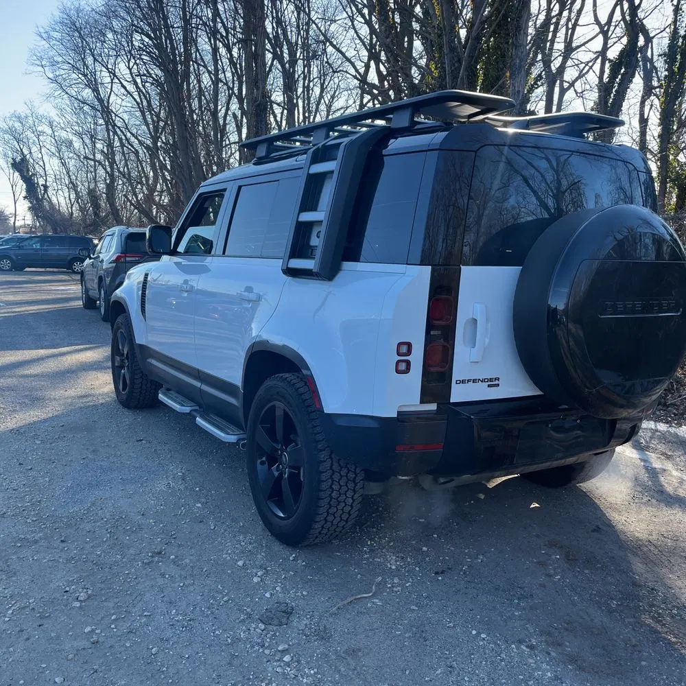 2023 Land Rover Defender 110 SE
