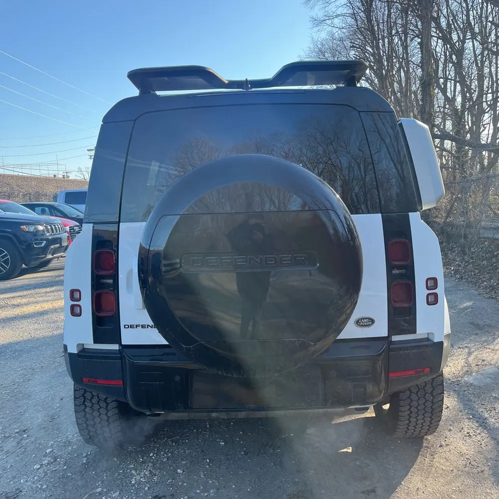 2023 Land Rover Defender 110 SE