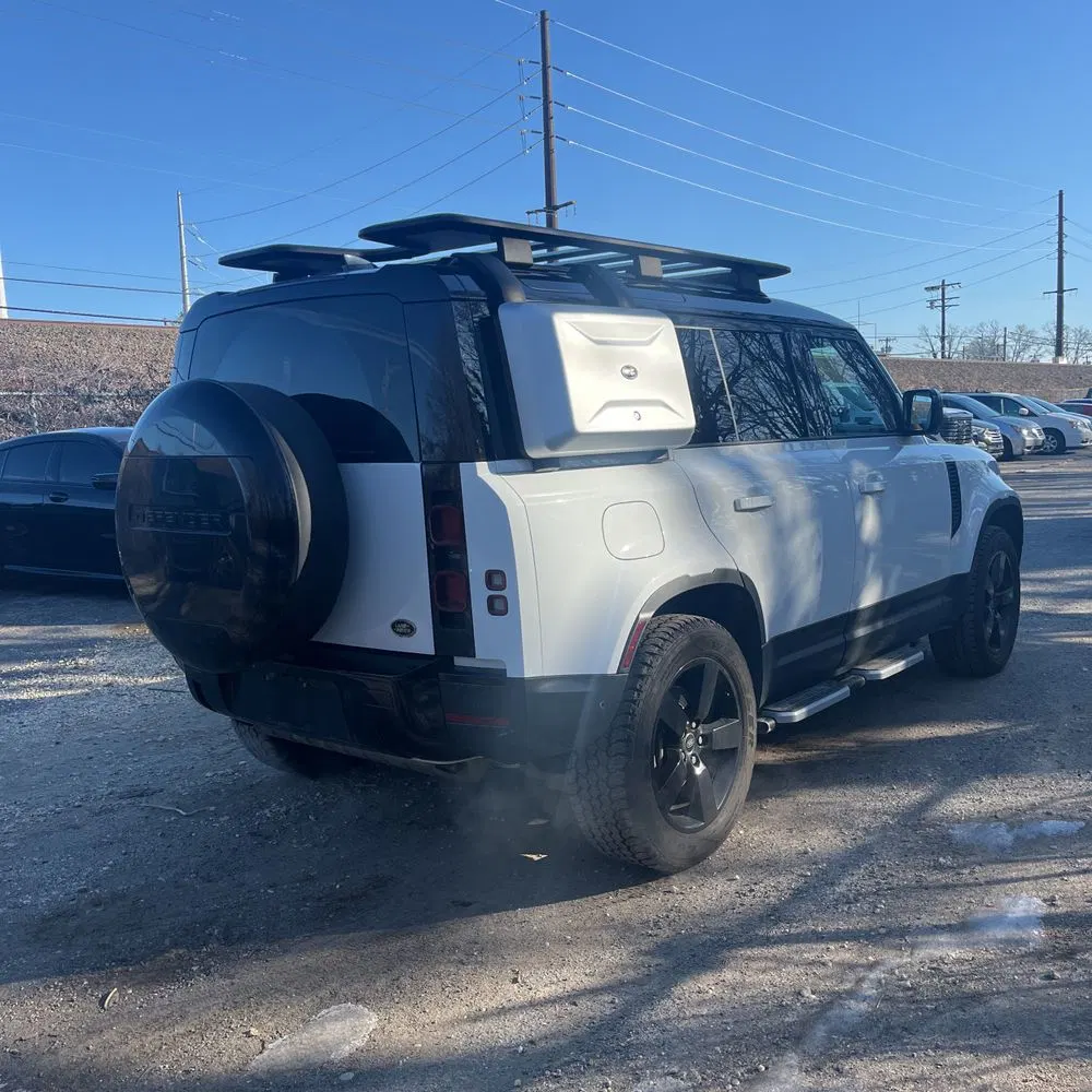 2023 Land Rover Defender 110 SE