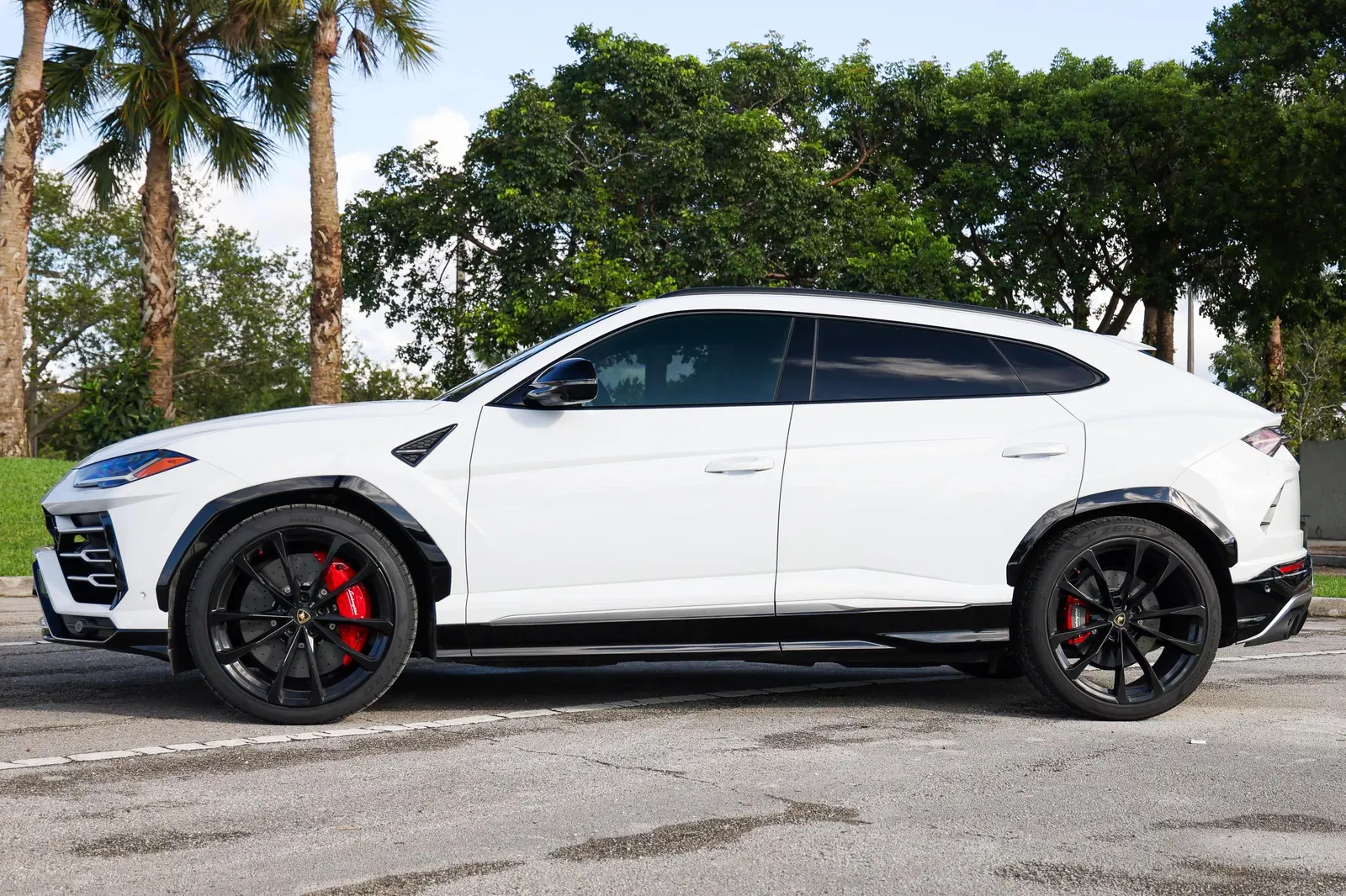 2020 Lamborghini Urus - 641-hp Turbo V8, AWD, Full ADAS Package, Carbon-Ceramic Brakes