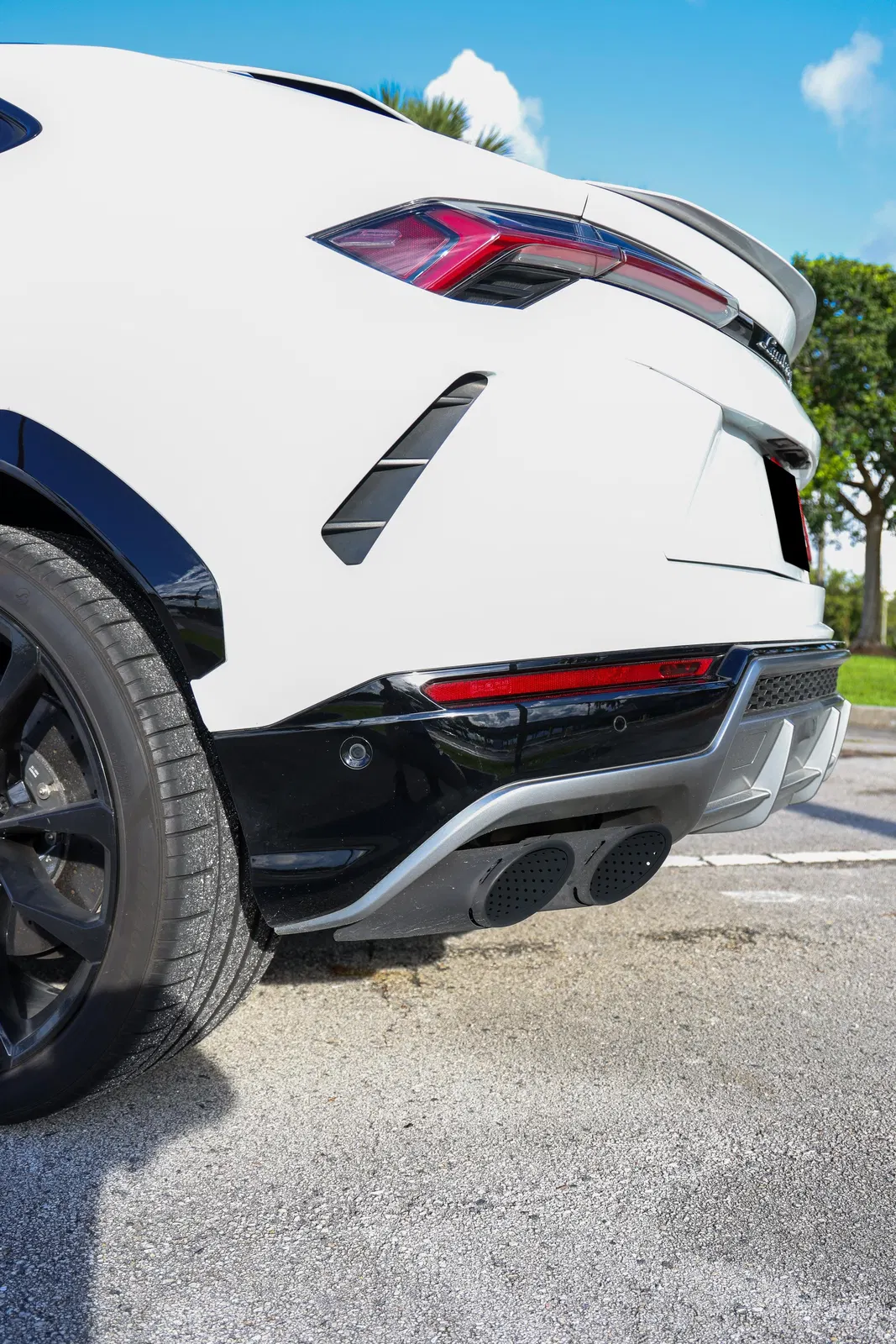2020 Lamborghini Urus - 641-hp Turbo V8, AWD, Full ADAS Package, Carbon-Ceramic Brakes