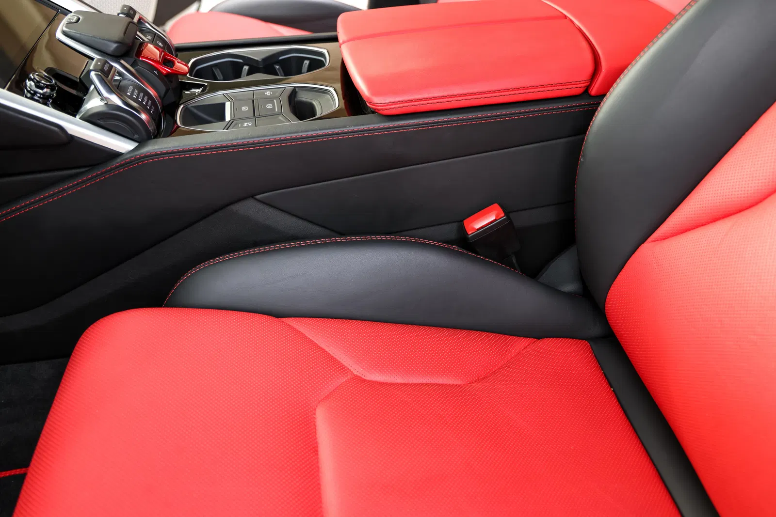 2020 Lamborghini Urus - 641-hp Turbo V8, AWD, Full ADAS Package, Carbon-Ceramic Brakes