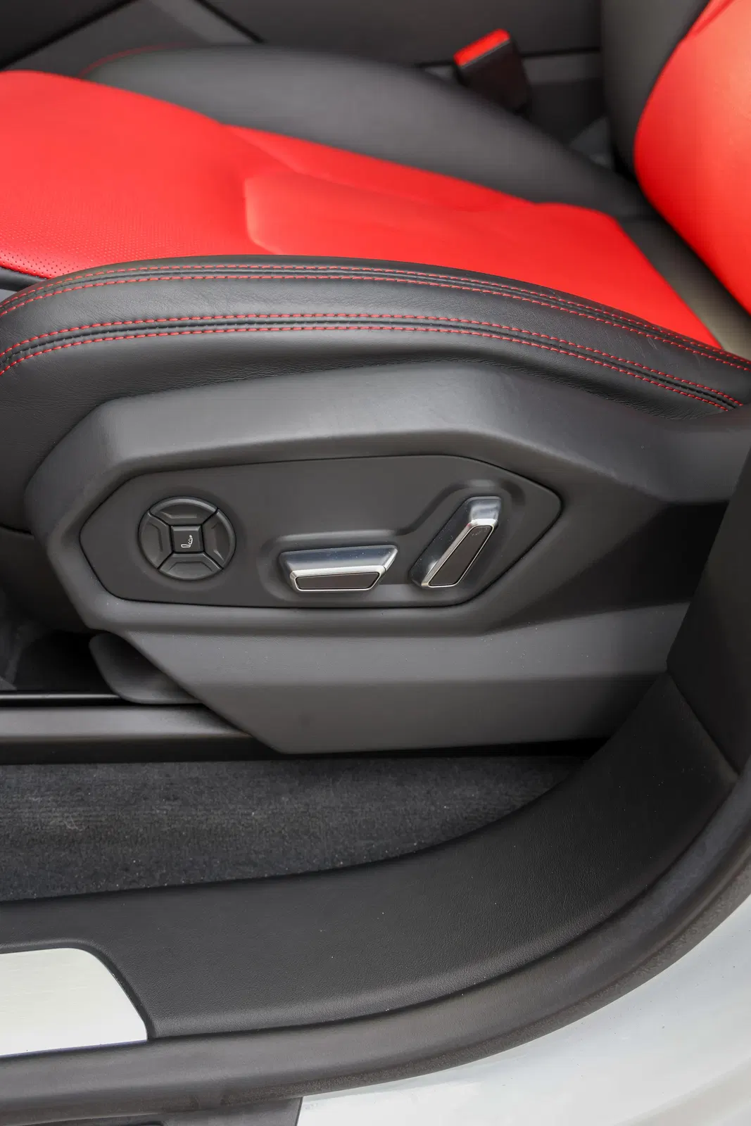 2020 Lamborghini Urus - 641-hp Turbo V8, AWD, Full ADAS Package, Carbon-Ceramic Brakes