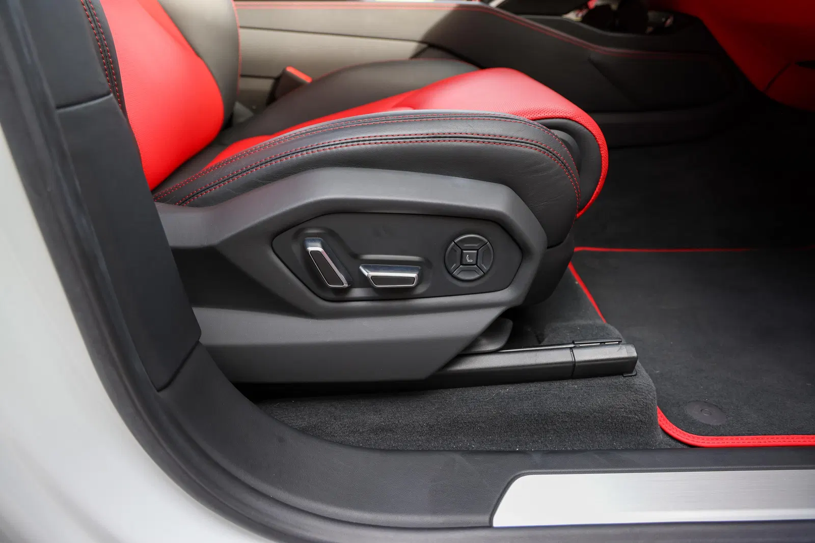 2020 Lamborghini Urus - 641-hp Turbo V8, AWD, Full ADAS Package, Carbon-Ceramic Brakes