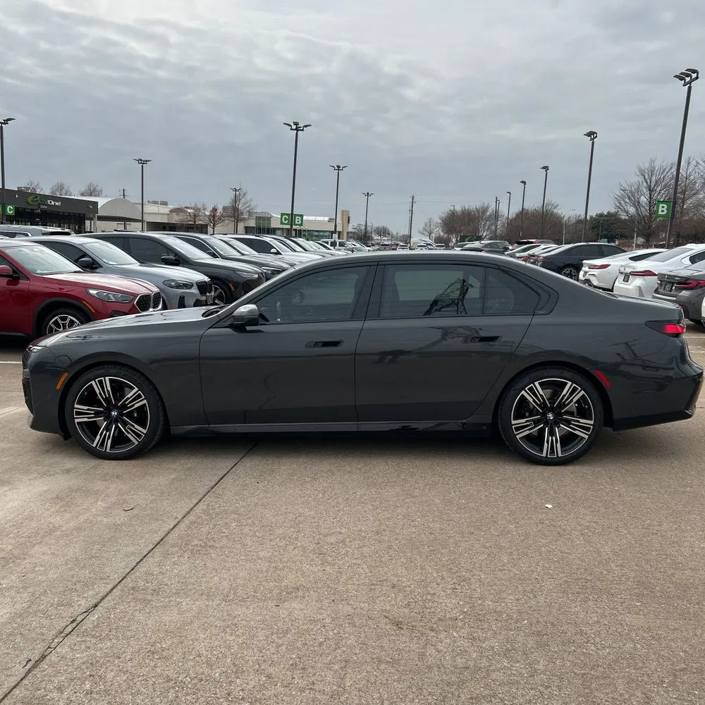 2023 BMW 7-Series 740i