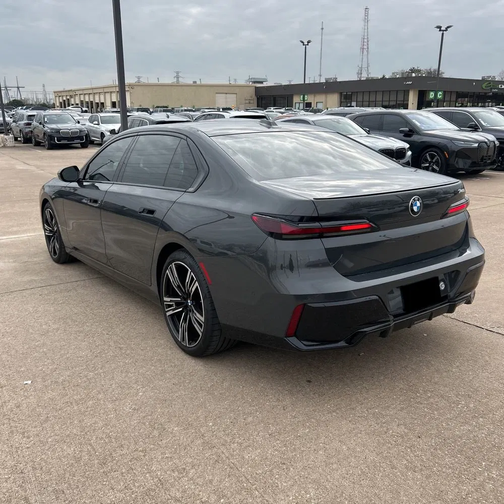 2023 BMW 7-Series 740i