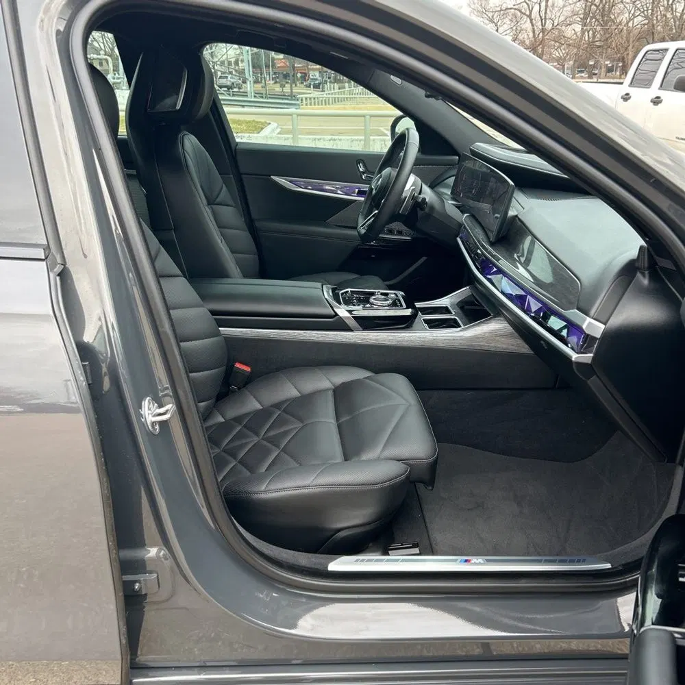 2023 BMW 7-Series 740i