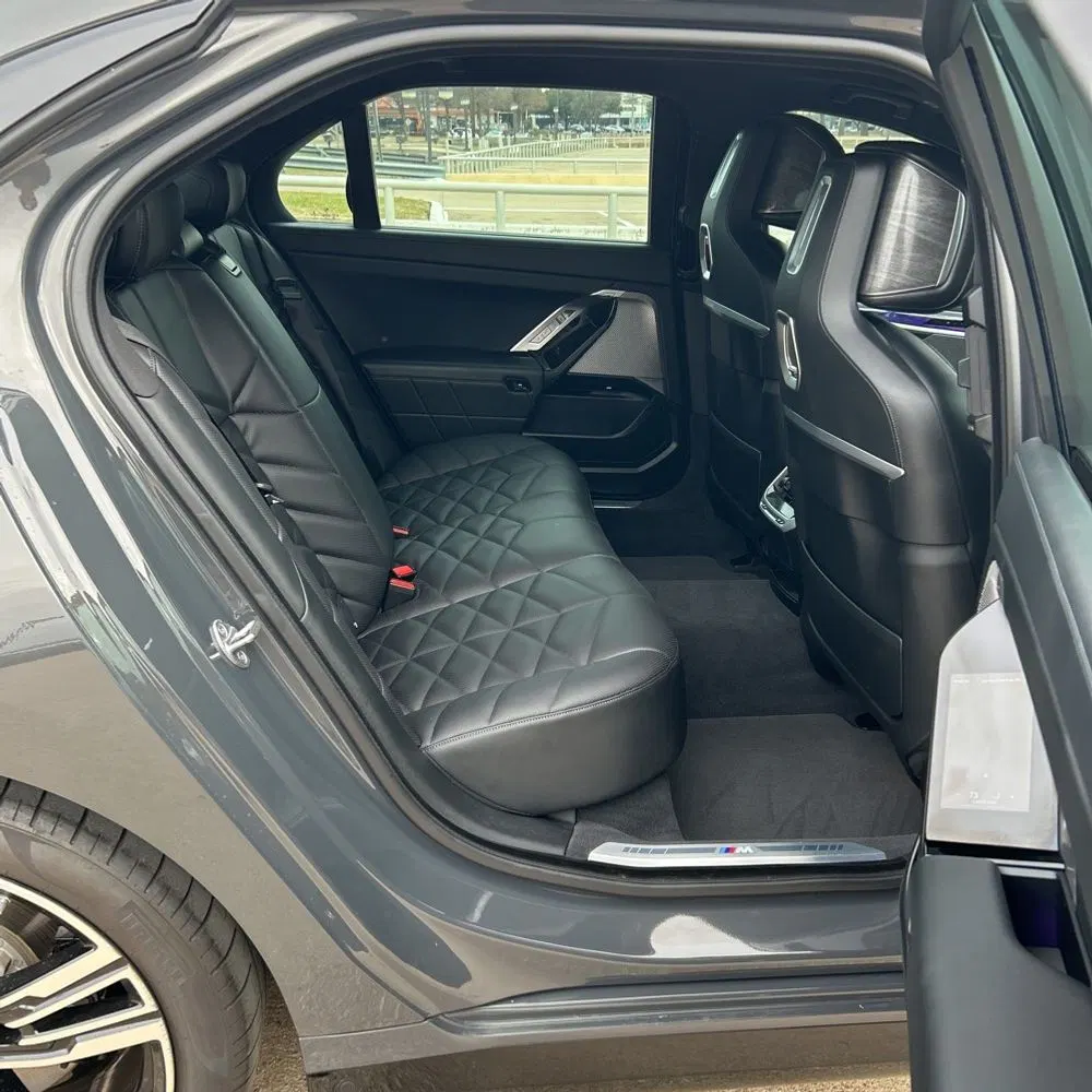 2023 BMW 7-Series 740i