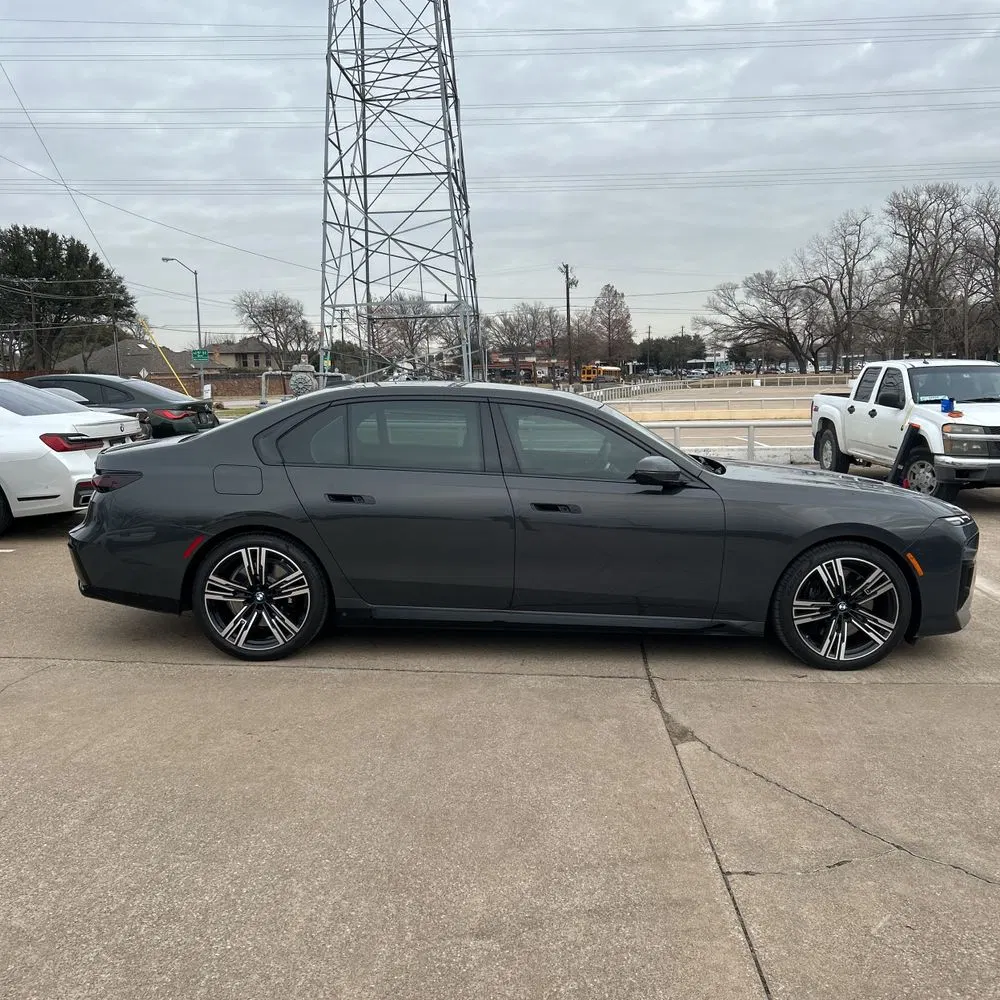 2023 BMW 7-Series 740i