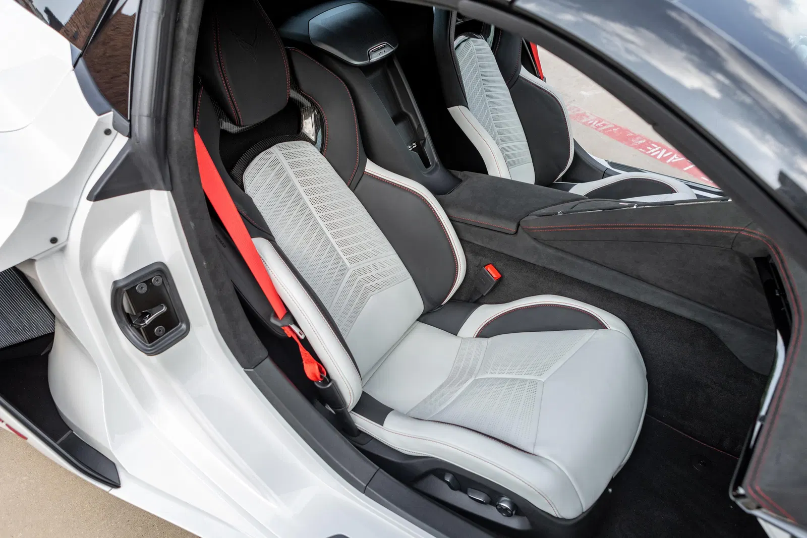 2023 Chevrolet Corvette Z06 Convertible 70th Anniversary Edition - 670-hp LT6 V8, 3LZ Trim, Carbon Ceramic Brakes