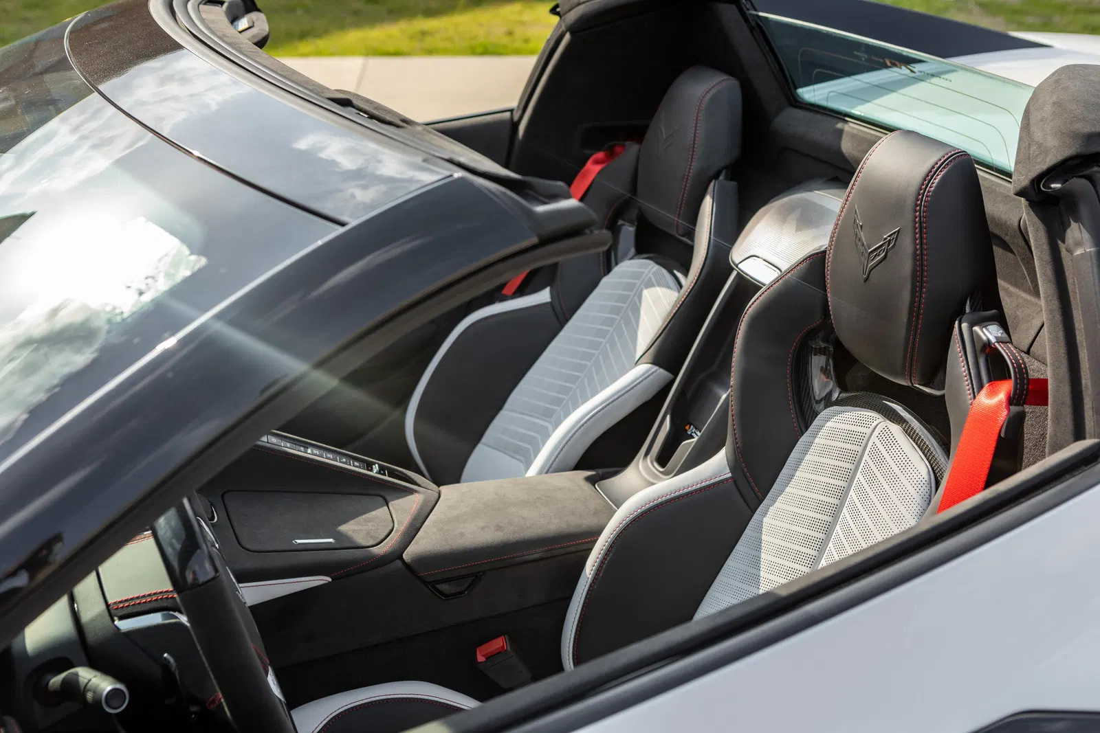 2023 Chevrolet Corvette Z06 Convertible 70th Anniversary Edition - 670-hp LT6 V8, 3LZ Trim, Carbon Ceramic Brakes