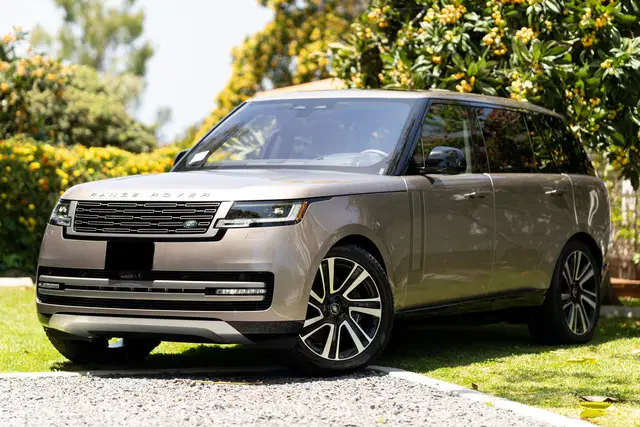2023 Range Rover P530 SE LWB - Twin-Turbo V8, AWD, Technology Pack, Unmodified