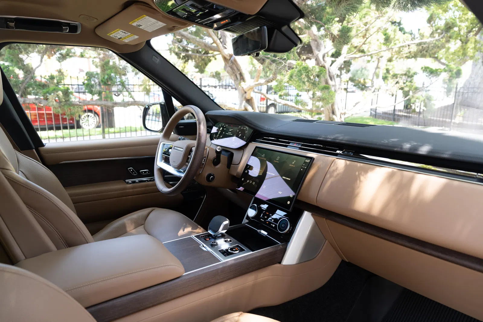2023 Range Rover P530 SE LWB - Twin-Turbo V8, AWD, Technology Pack, Unmodified