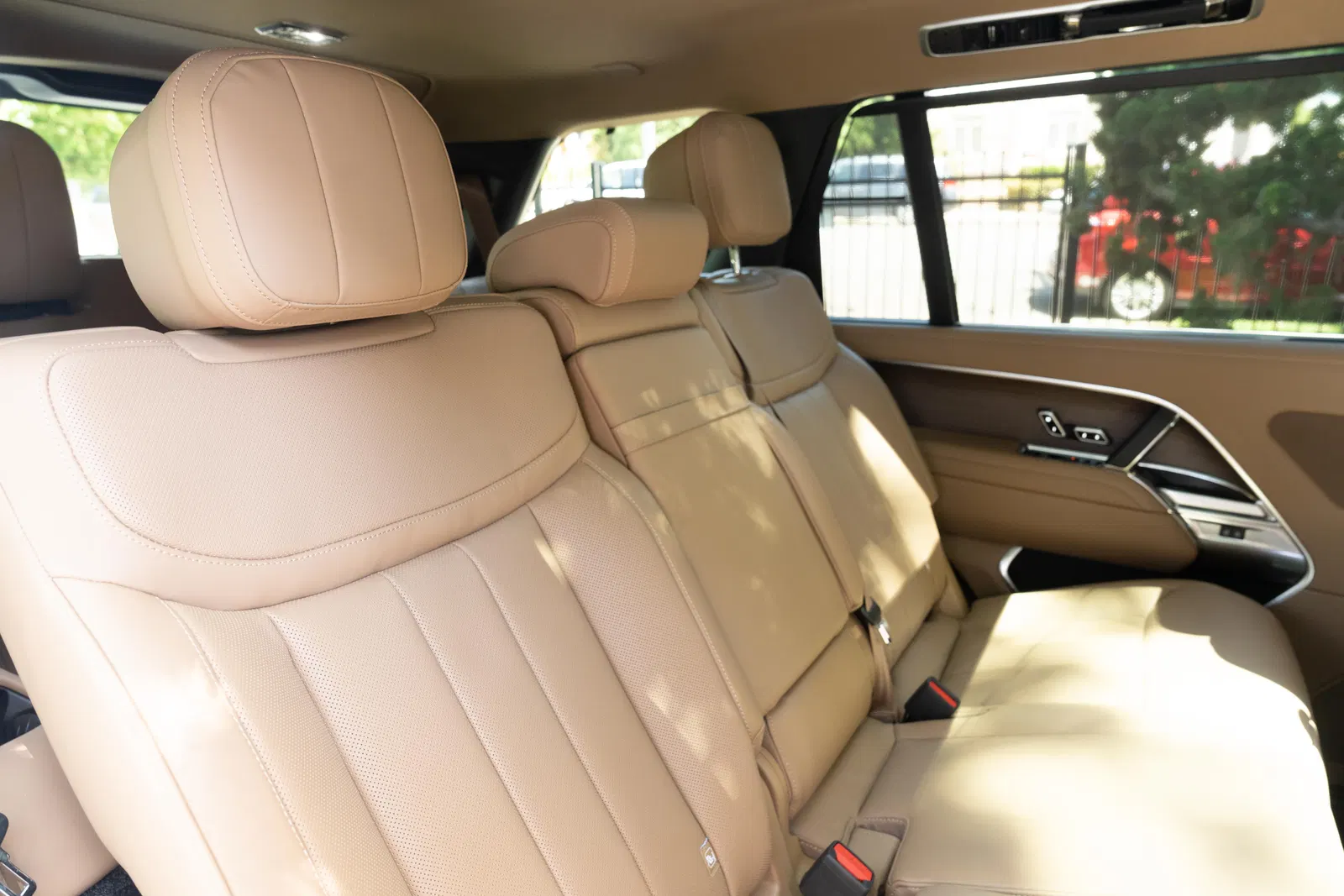 2023 Range Rover P530 SE LWB - Twin-Turbo V8, AWD, Technology Pack, Unmodified