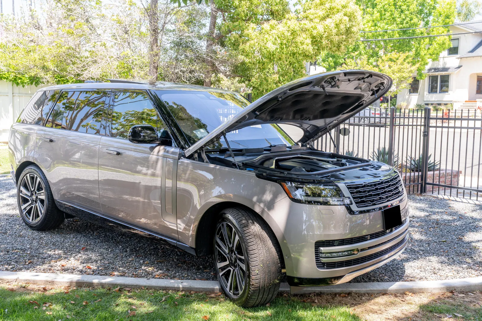 2023 Range Rover P530 SE LWB - Twin-Turbo V8, AWD, Technology Pack, Unmodified