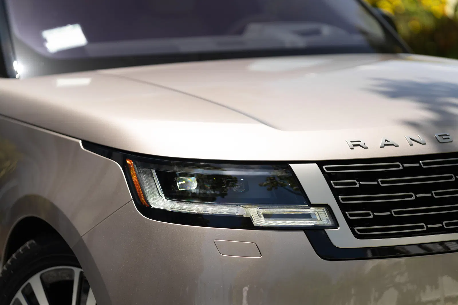 2023 Range Rover P530 SE LWB - Twin-Turbo V8, AWD, Technology Pack, Unmodified