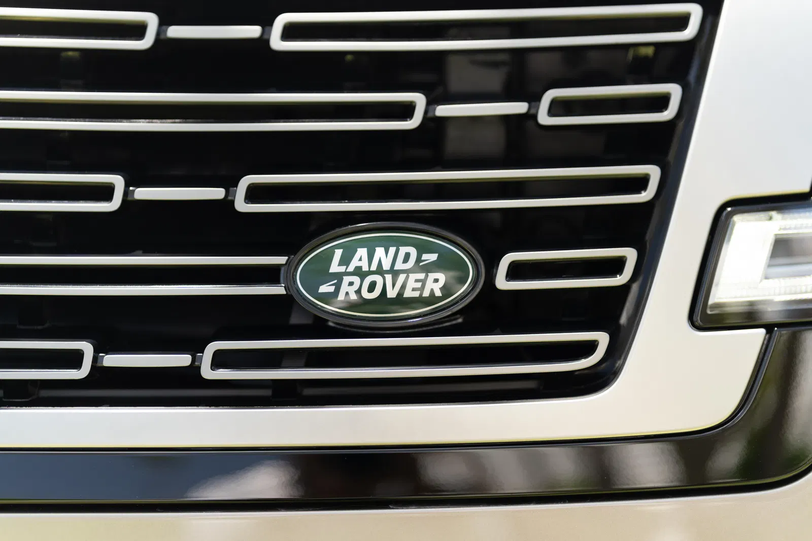 2023 Range Rover P530 SE LWB - Twin-Turbo V8, AWD, Technology Pack, Unmodified
