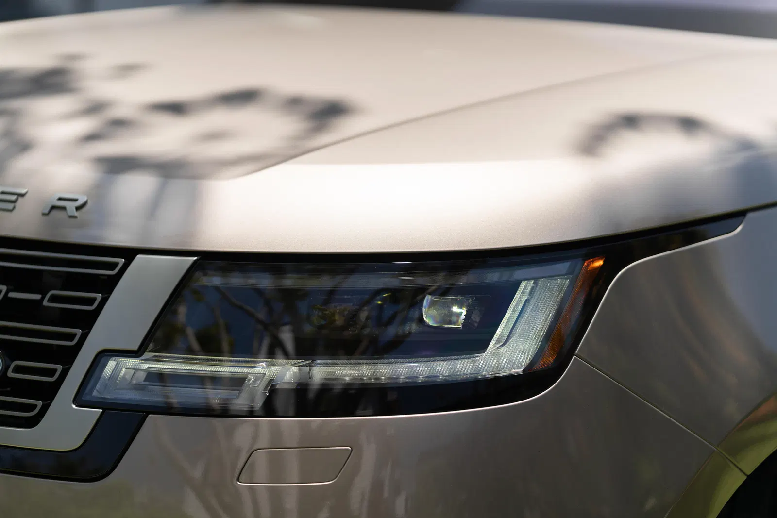 2023 Range Rover P530 SE LWB - Twin-Turbo V8, AWD, Technology Pack, Unmodified