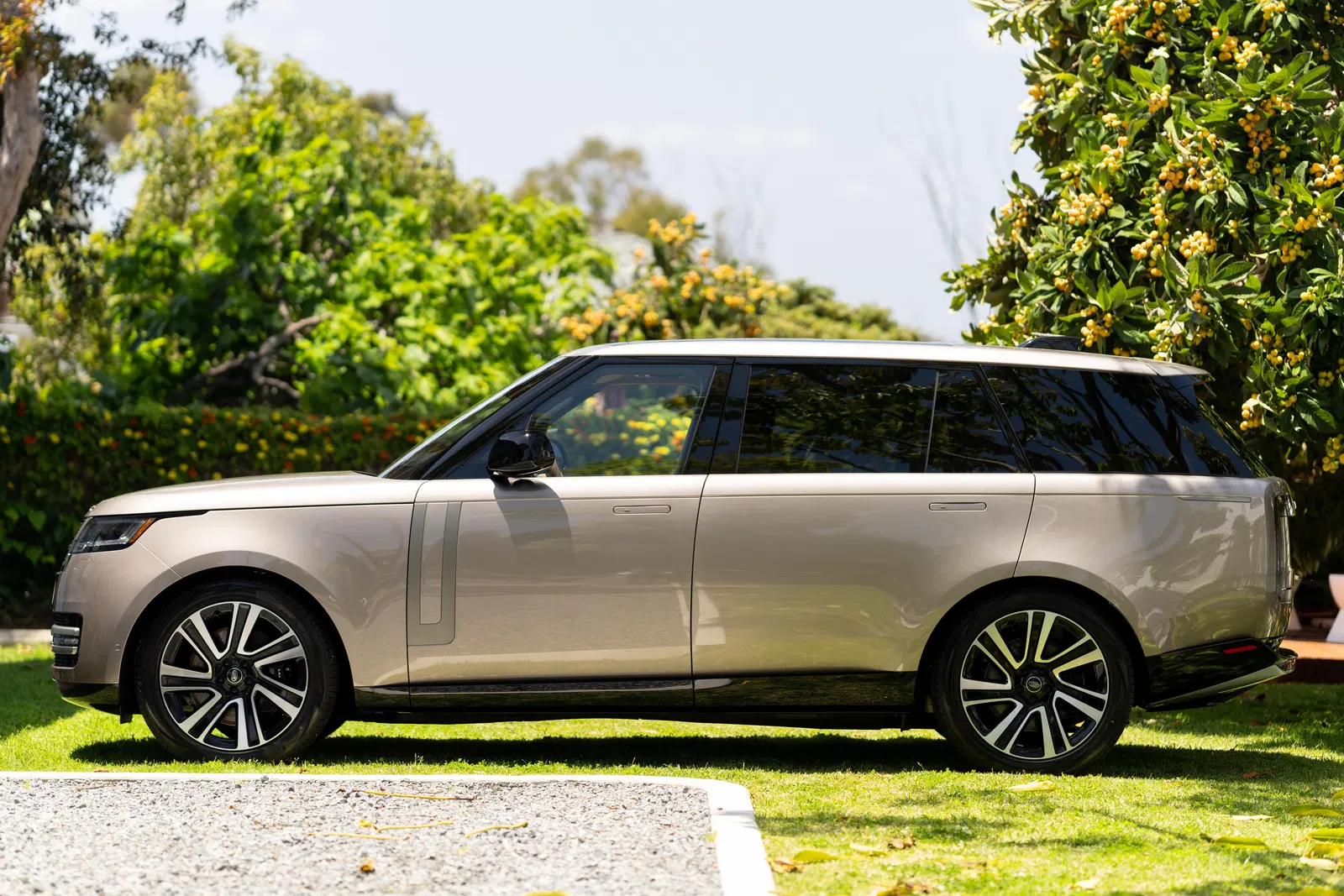 2023 Range Rover P530 SE LWB - Twin-Turbo V8, AWD, Technology Pack, Unmodified