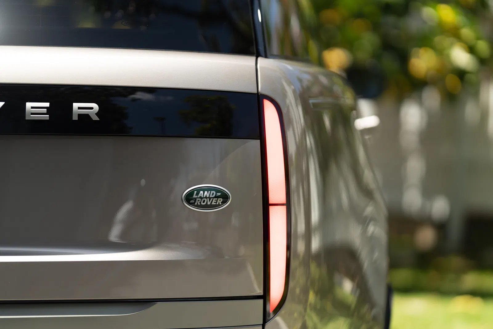 2023 Range Rover P530 SE LWB - Twin-Turbo V8, AWD, Technology Pack, Unmodified