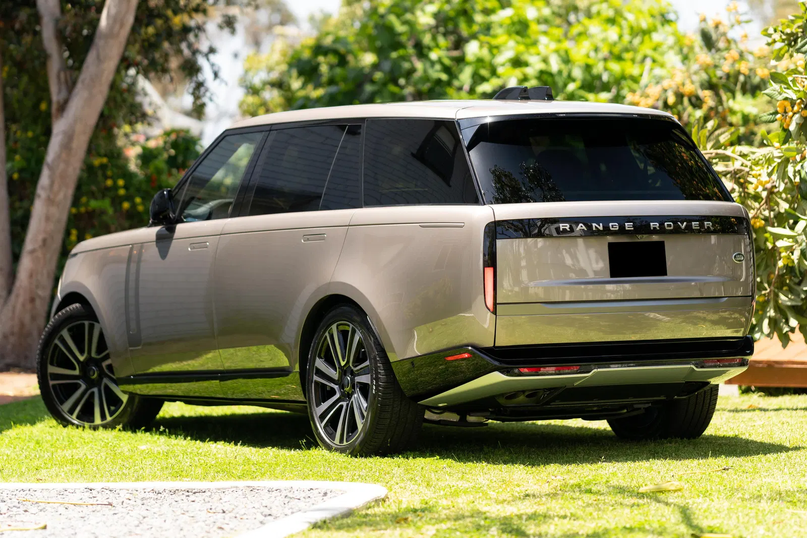 2023 Range Rover P530 SE LWB - Twin-Turbo V8, AWD, Technology Pack, Unmodified