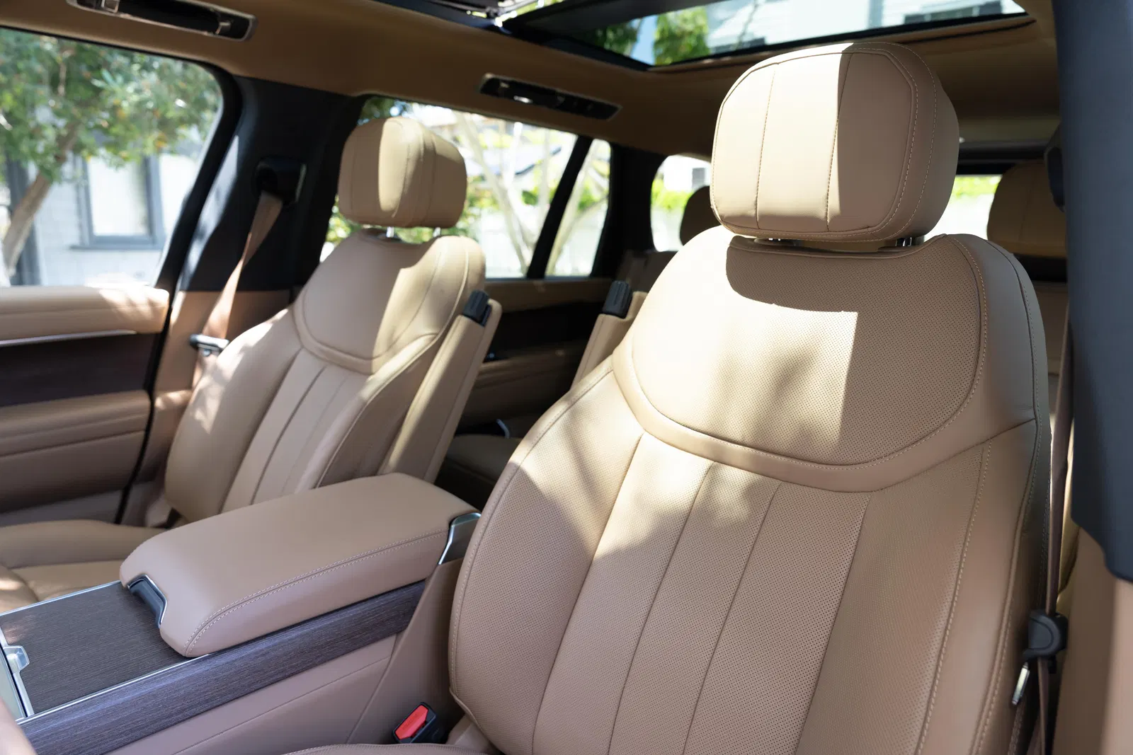 2023 Range Rover P530 SE LWB - Twin-Turbo V8, AWD, Technology Pack, Unmodified