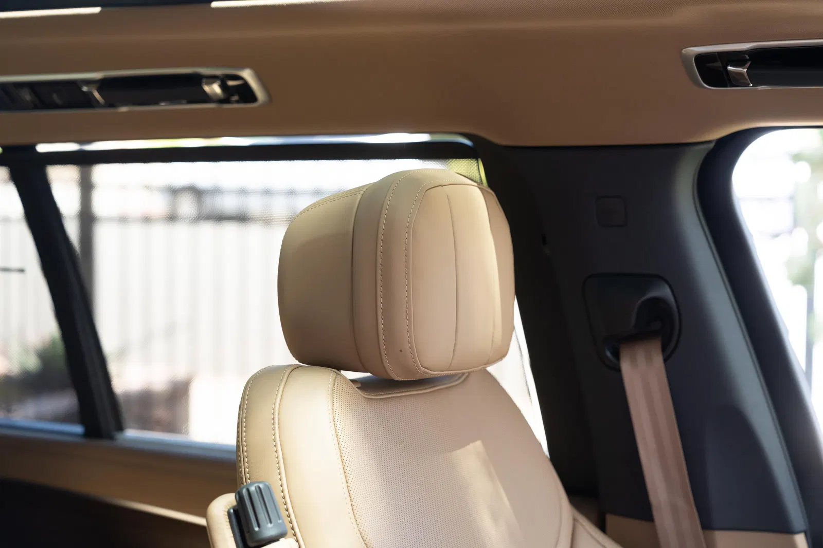2023 Range Rover P530 SE LWB - Twin-Turbo V8, AWD, Technology Pack, Unmodified