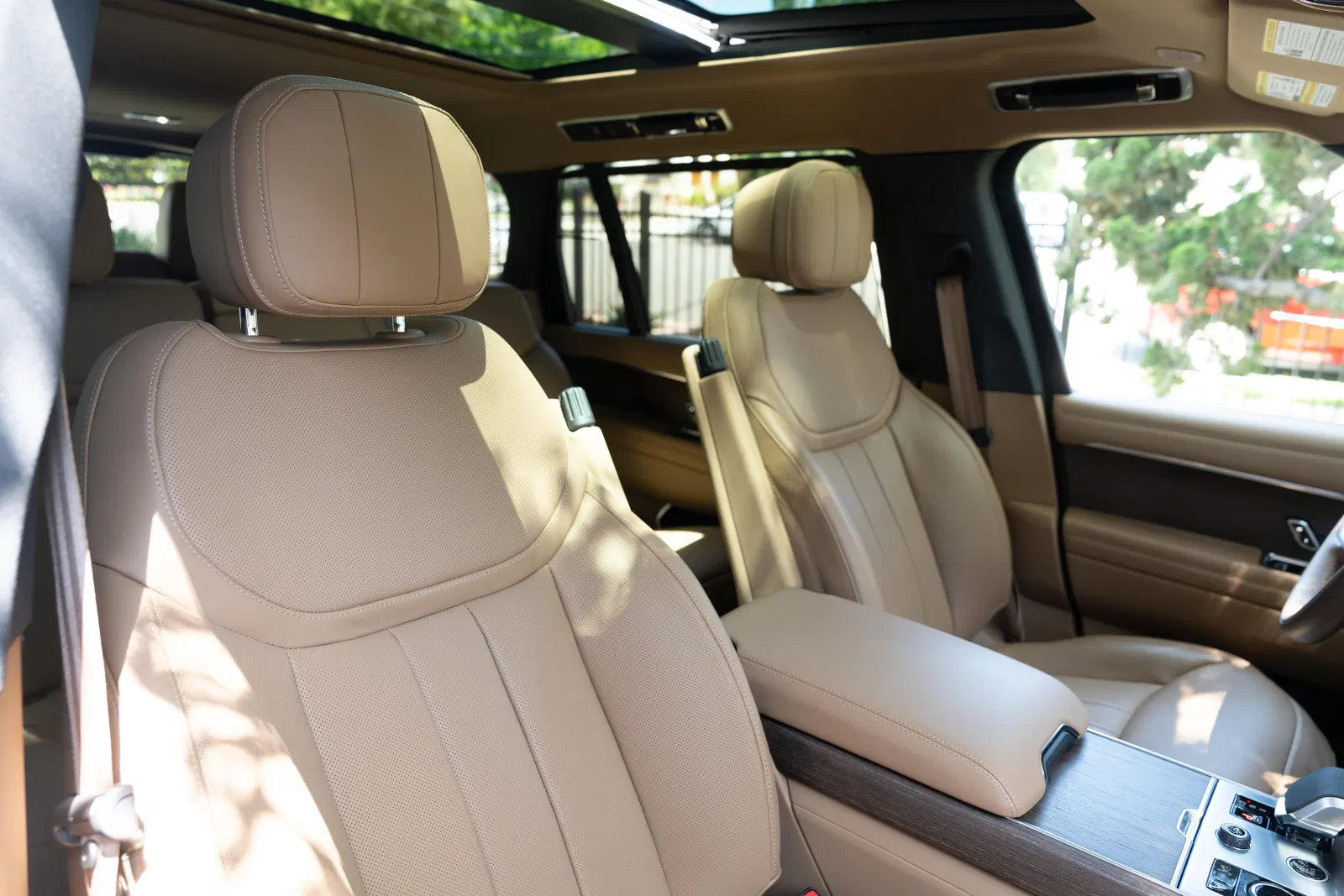 2023 Range Rover P530 SE LWB - Twin-Turbo V8, AWD, Technology Pack, Unmodified