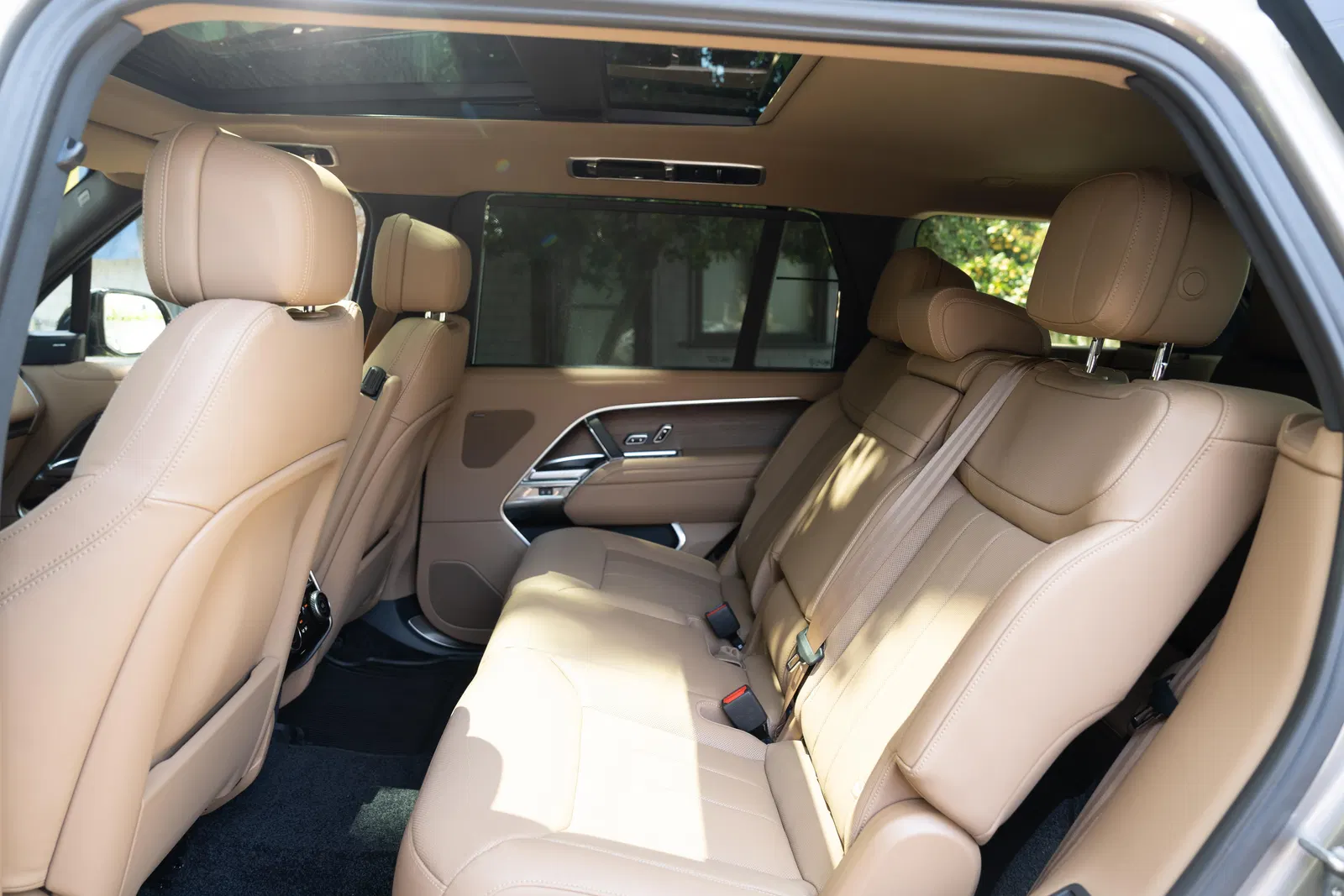 2023 Range Rover P530 SE LWB - Twin-Turbo V8, AWD, Technology Pack, Unmodified