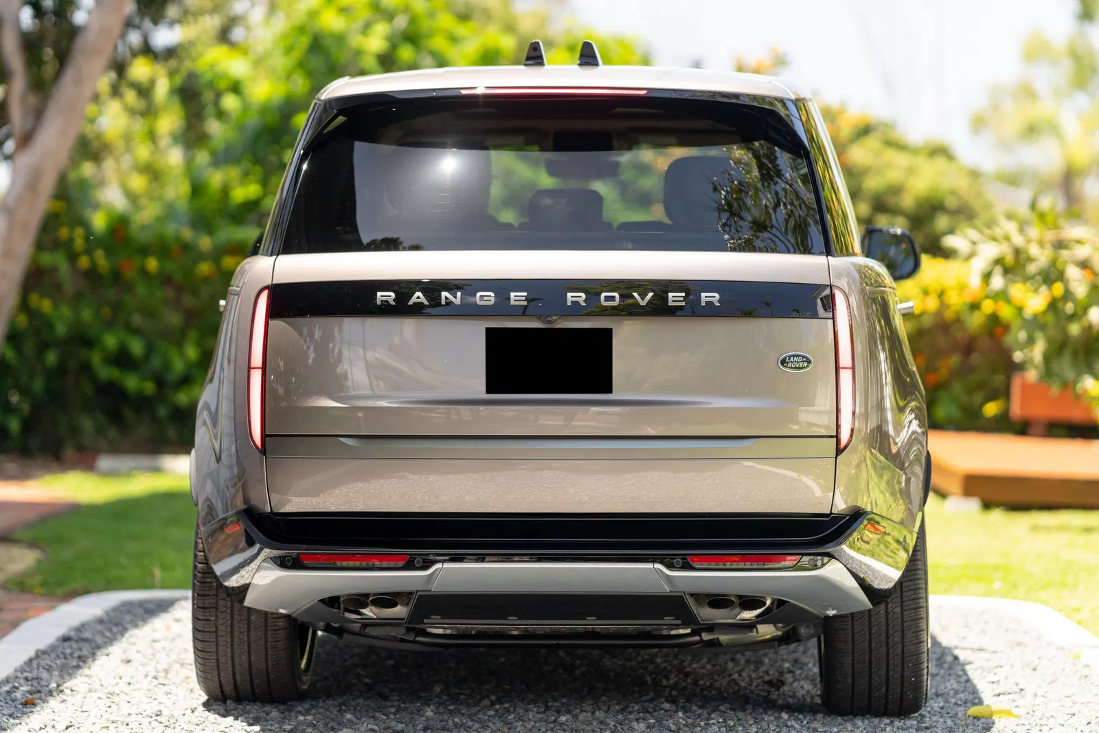 2023 Range Rover P530 SE LWB - Twin-Turbo V8, AWD, Technology Pack, Unmodified