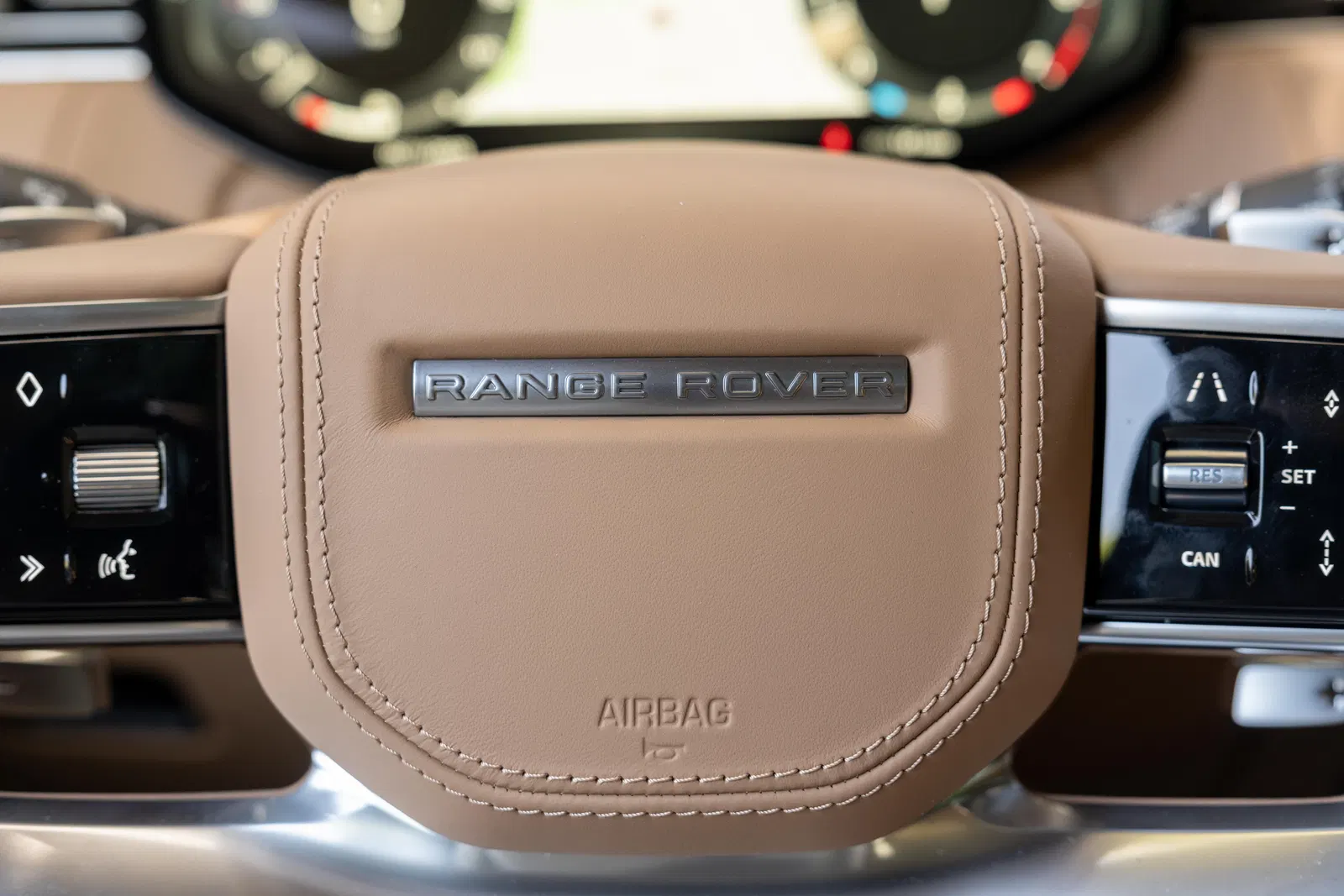 2023 Range Rover P530 SE LWB - Twin-Turbo V8, AWD, Technology Pack, Unmodified