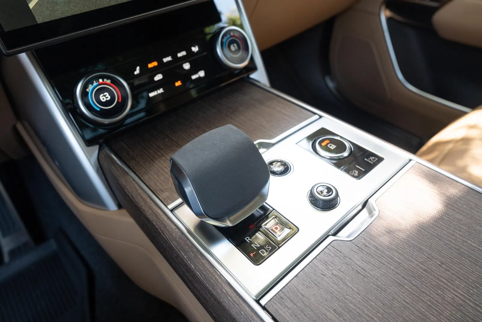 2023 Range Rover P530 SE LWB - Twin-Turbo V8, AWD, Technology Pack, Unmodified