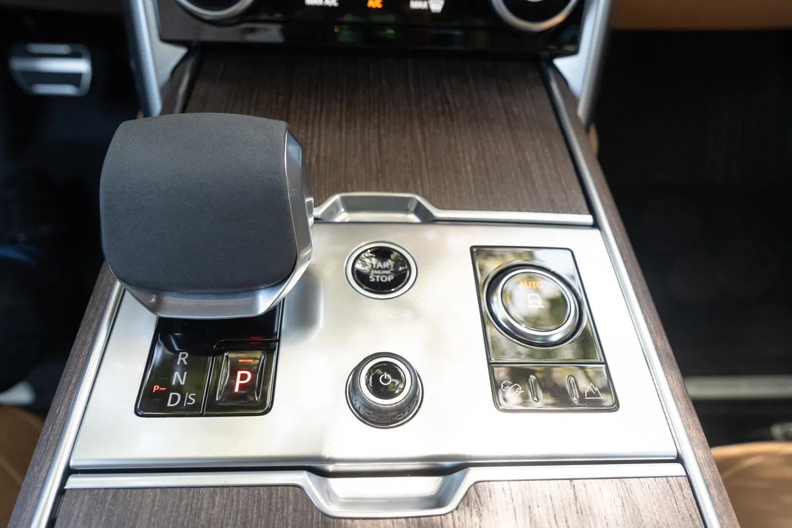 2023 Range Rover P530 SE LWB - Twin-Turbo V8, AWD, Technology Pack, Unmodified