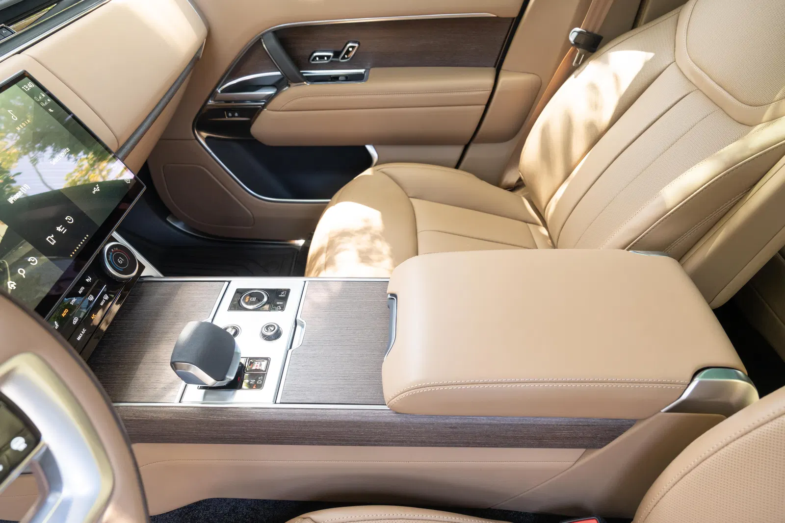 2023 Range Rover P530 SE LWB - Twin-Turbo V8, AWD, Technology Pack, Unmodified