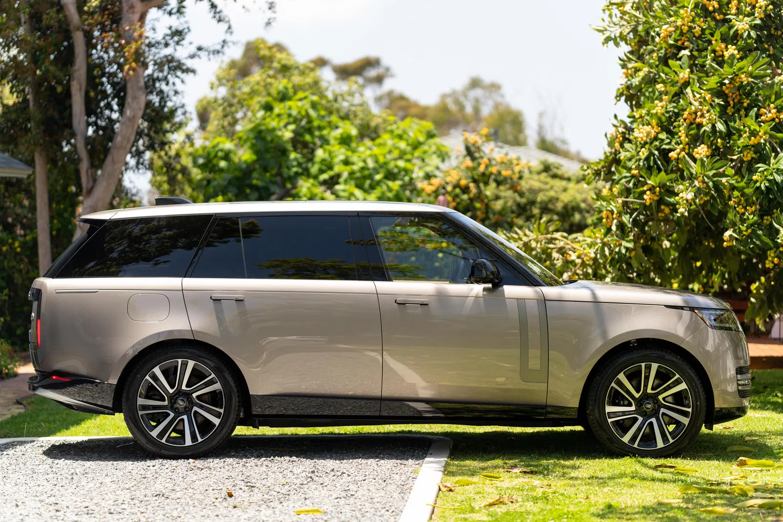 2023 Range Rover P530 SE LWB - Twin-Turbo V8, AWD, Technology Pack, Unmodified