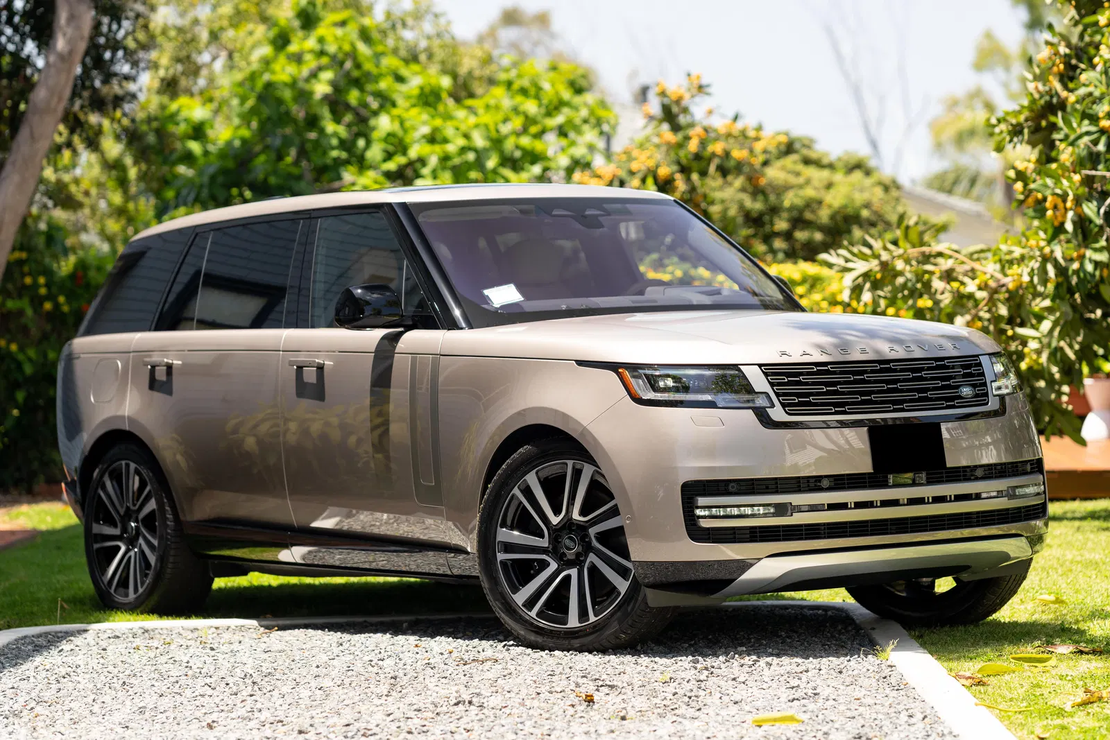 2023 Range Rover P530 SE LWB - Twin-Turbo V8, AWD, Technology Pack, Unmodified