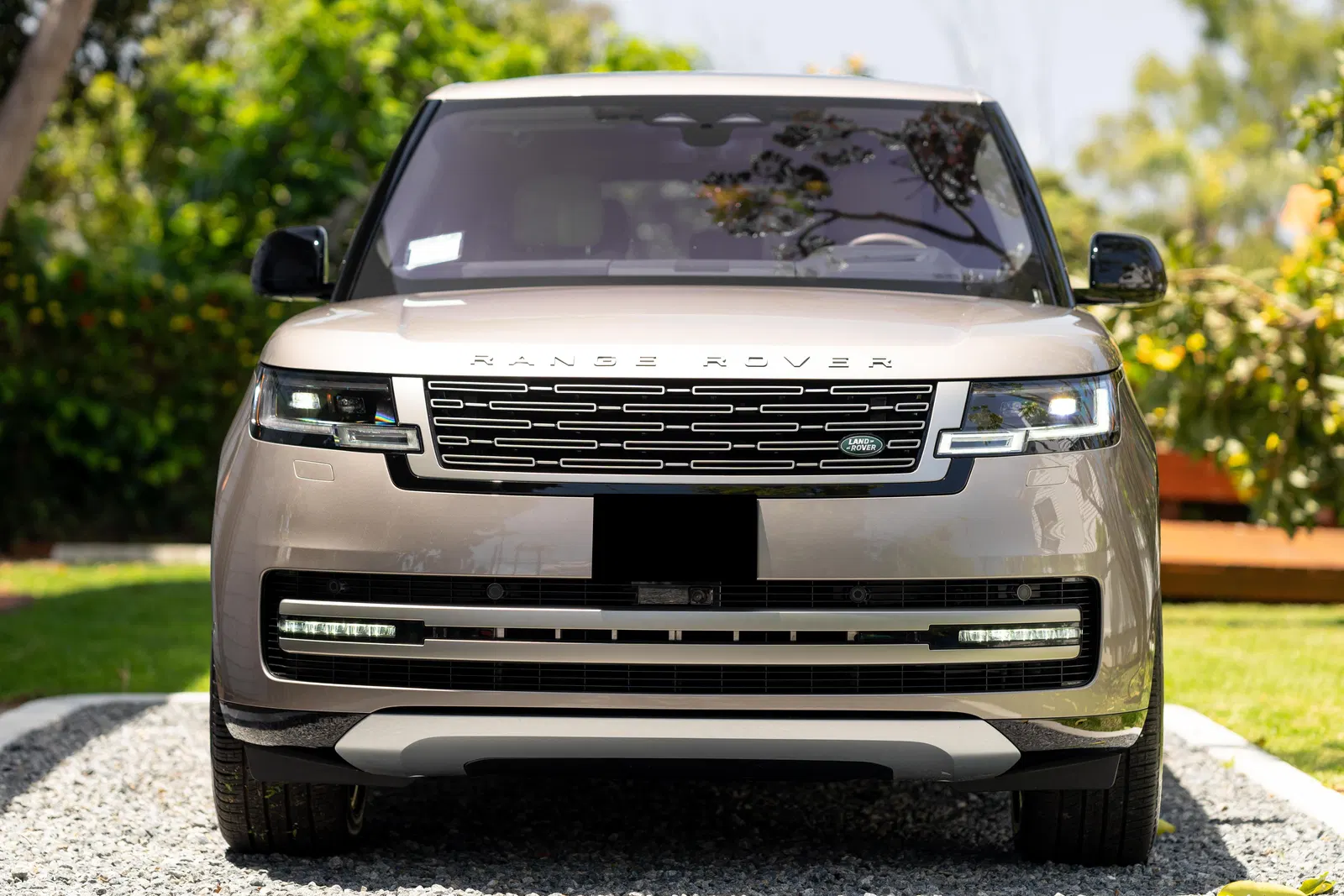 2023 Range Rover P530 SE LWB - Twin-Turbo V8, AWD, Technology Pack, Unmodified