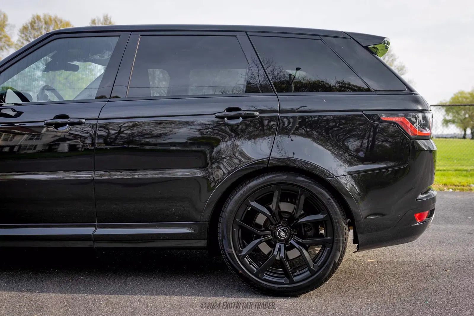 2022 Land Rover Range Rover Sport SVR Carbon Edition