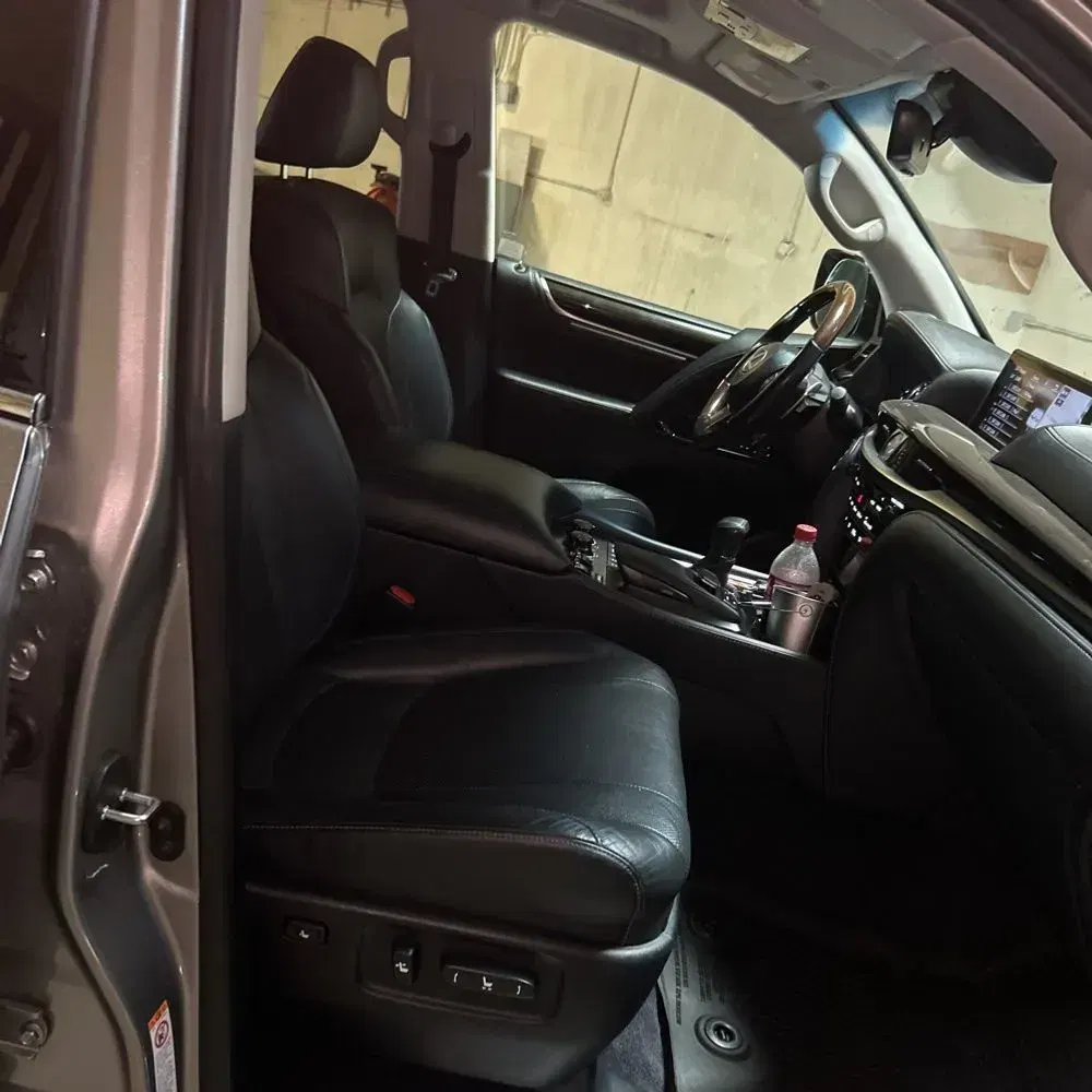2018 Lexus LX 570 Two-Row